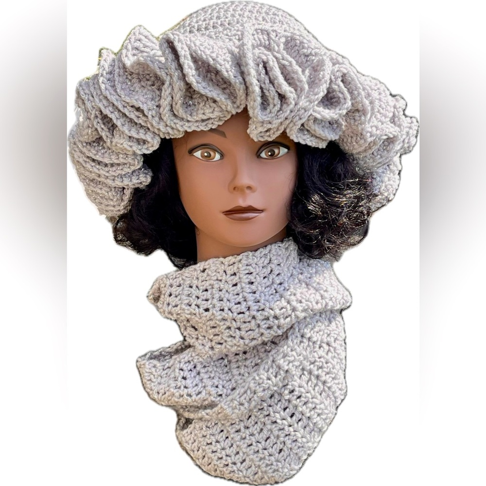 Light Gray Silver Sprinkle Crochet Ruffle hat and scarf set handmade 👒